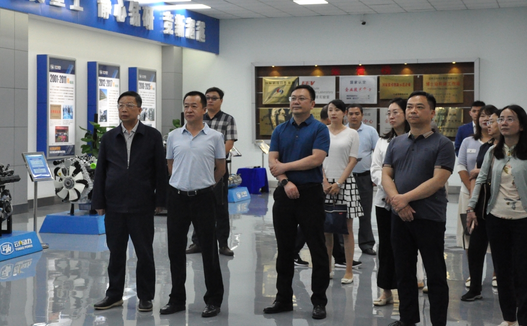昆明市国资委党组书记王磊一行到云南db电子游戏动力集团有限公司发展调研